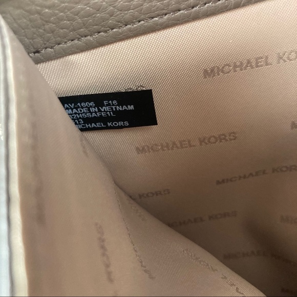 Michael Kors double zip around leather wristlet - Picture 13 of 13